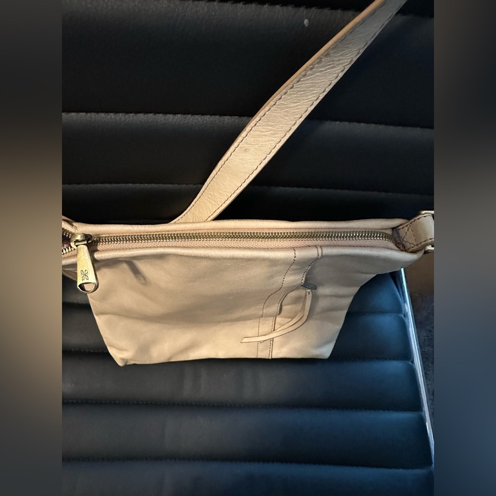 Beige hobo cross body purse - Picture 6 of 16